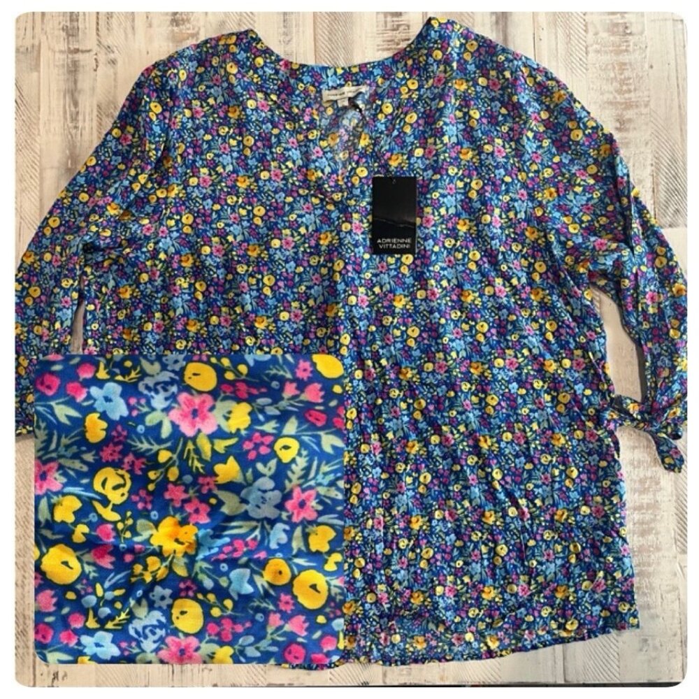 Adrienne Vittadini Blue Floral V-neck Blouse NWT